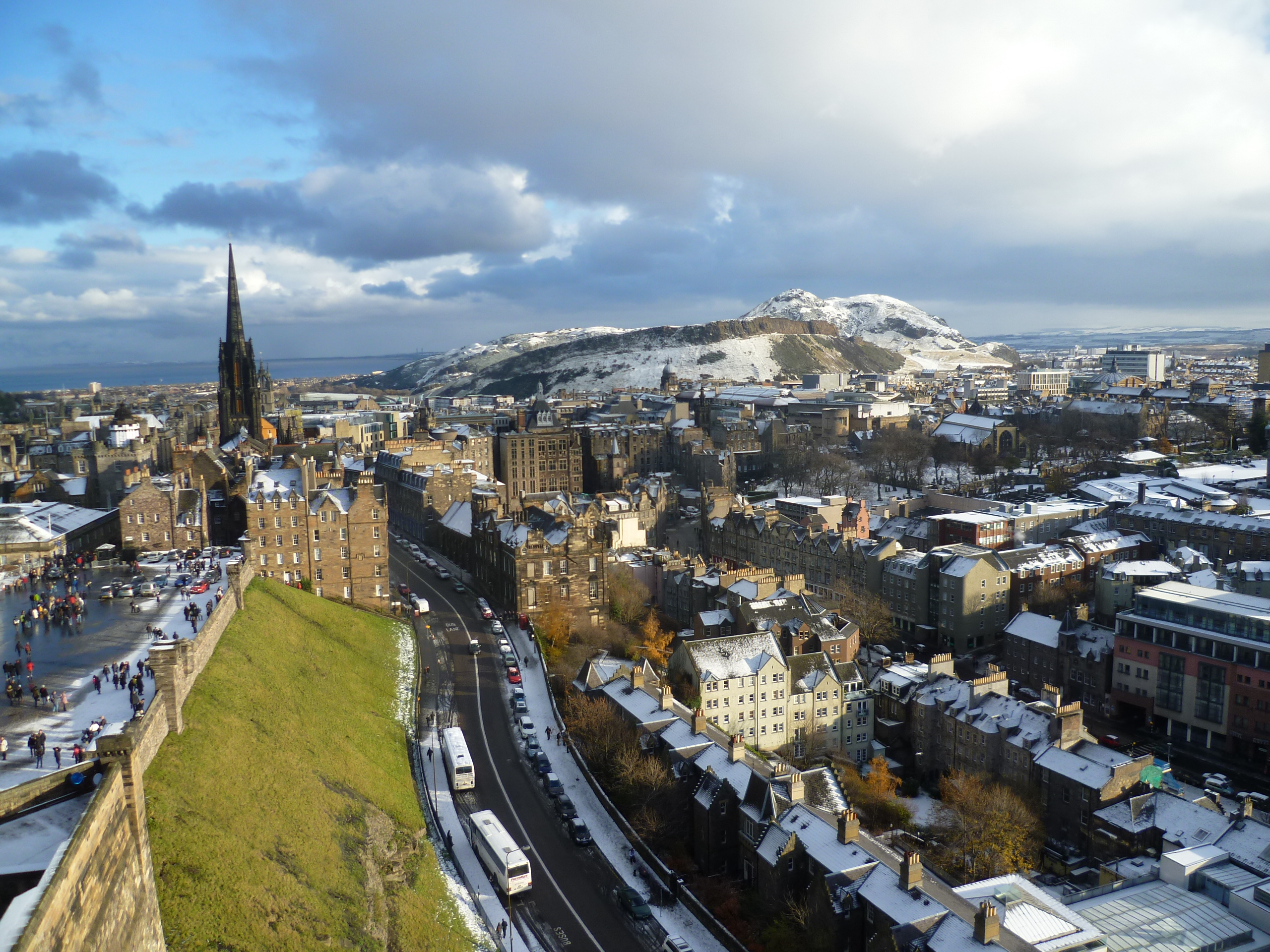 View_of_Edinburgh_from_the_Palace_block_of_Edinburgh_Castle